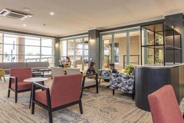 فندق Burnett Riverside