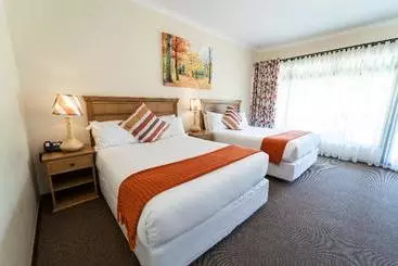 Отель Drakensberg Gardens Golf & Spa Resort