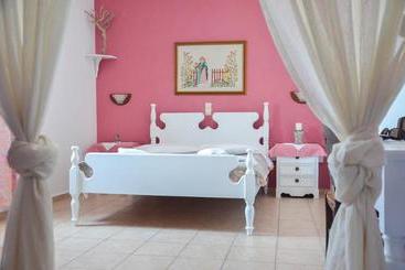 Апартаменты Evi's Studios Tholaria