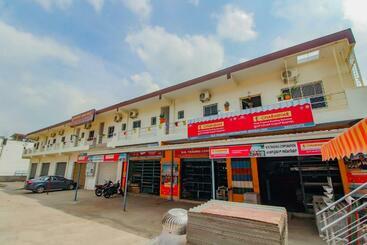 Hotel Collection O 72821 Skl Grands