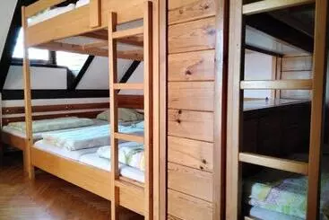 تختخواب و صبحانه Accommodation And Restaurant Tia
