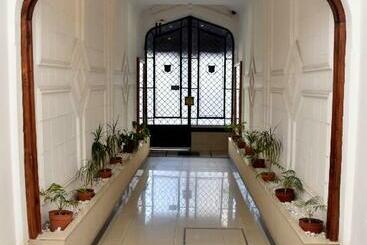 هتل آپارتمان Bahia Belgrano Suites