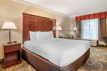 בית מלון כפרי Clarion Inn Conference Center