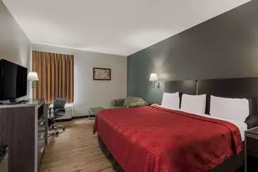 Отель Econo Lodge Inn & Suites