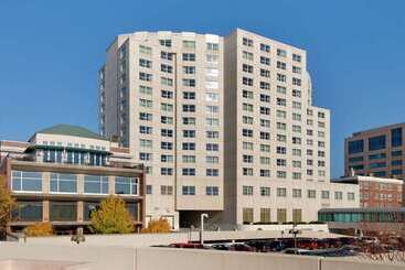 فندق Hilton Madison Monona Terrace