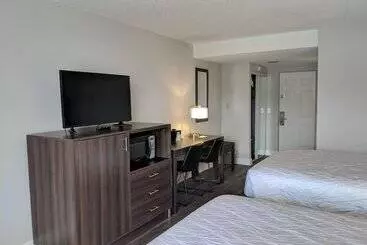 בית מלון כפרי Lakefront Terrace Resort