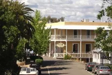 酒店 Léger Restaurant & Saloon