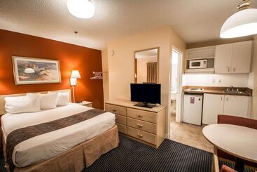 בית מלון כפרי Suburban Studios Stuart Near Federal Hwy 1