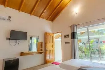 پانسیون Thoddoo Sun Sky Inn, Maldives