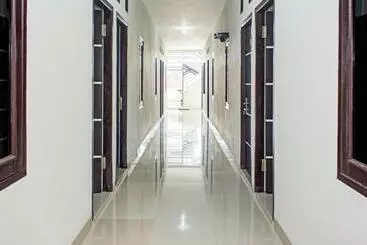 호텔 Reddoorz Syariah Near Stasiun Cianjur
