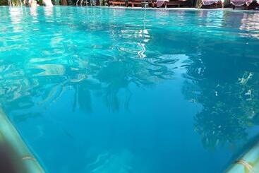 بنسيون Karl Holiday Bungalow