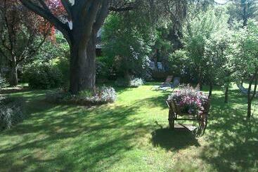 تختخواب و صبحانه Le Jardin Sarlat
