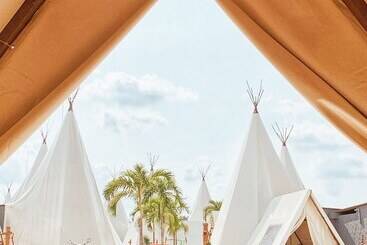 בית מלון כפרי The Anmon Resort Bintan