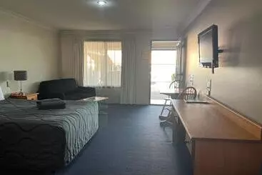 モーテル Asters On James Motor Inn