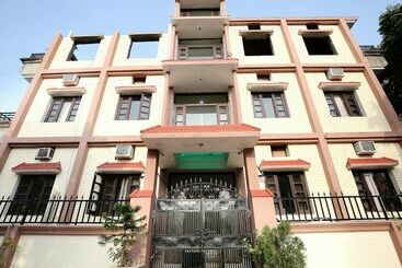 بنسيون Satyam Home Stay By Oyo Rooms