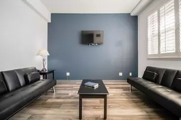 Отель Lions Gate