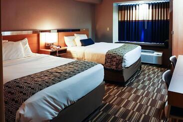 호텔 Starkville Inn & Suites