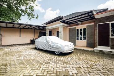 Hotelli Oyo 3398 Griya Rm 19 Syariah