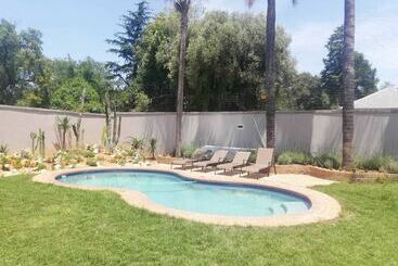 پانسیون Atlantic Pearl Guest House Rivonia