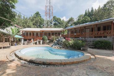 Urbanview Hotel D Pineapple Villa Ciater By Reddoorz