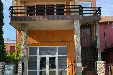 פנסיון Casa B&d Residence