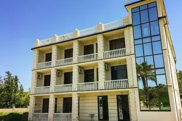 پانسیون Golden House