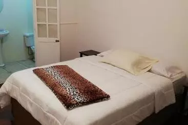 ユースホステル Casa Mayela Guest House