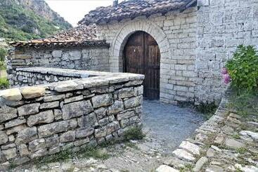 پانسیون Dhimitri's Guest House