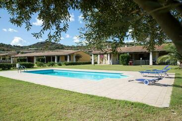 מלון דירות Babai Village   Abba Urci