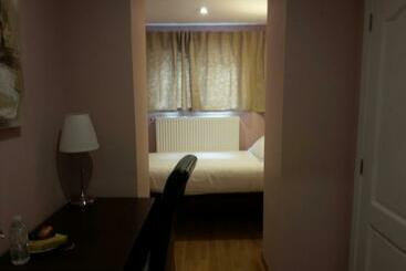 פנסיון Eu Guesthouse