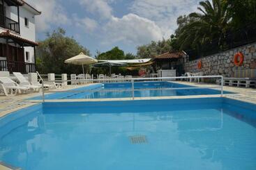 هتل آپارتمان Anofli Suites