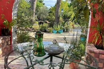 Bed and Breakfast Mas De La Montille