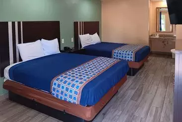 בית מלון כפרי Rodeway Inn Lake City I75