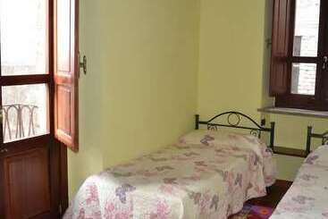 ベッドアンドブレックファースト La Roccia