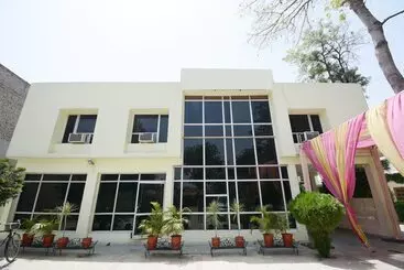 Hotel Tanveer By Oyo Rooms