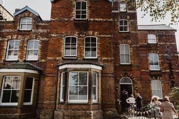 هتل The Chapel House