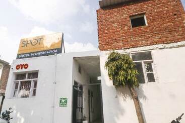 Spot On 47436 Motel Vishesh