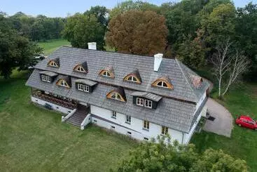 簡易ホテル Dwór Strzyżew