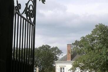 פנסיון Le Château De Courmelois