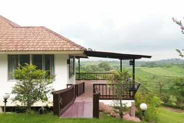 בית מלון כפרי Eden Hill Resort