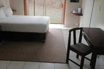 בית מלון כפרי Island