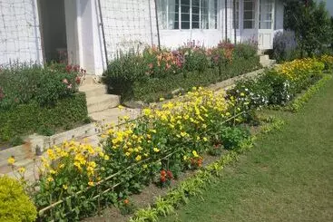 Pensió Goomtee Tea Garden Retreat