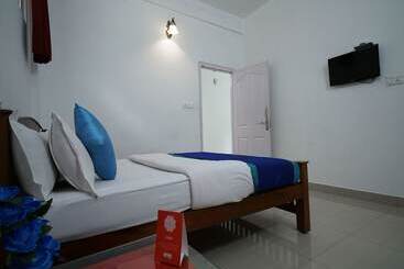 ホテル Aruvi Annex By Oyo Rooms