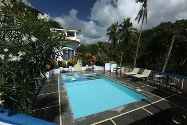 Hotel Guindulman Bay Tourist Inn