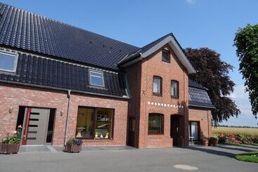 Hotel Apartment Garten Near Airport