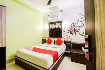 Hotel Shantinivas !! 100 Mts From Tarapith Temple !!
