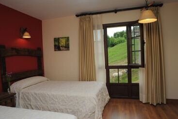 فندق El Quesar De Gamoneo