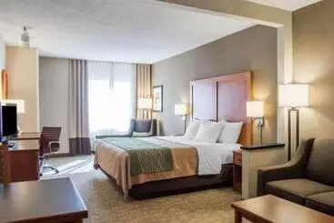 فندق Comfort Inn & Suites West Chester   North Cincinnati