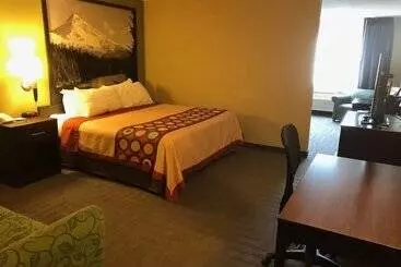 Отель Super 8 By Wyndham Lagrande