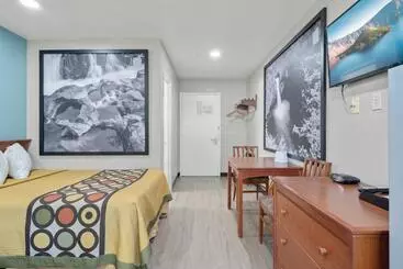 호텔 Travelers Inn Medford